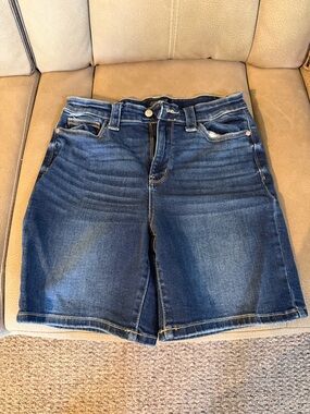 Judy blue denim shorts size large